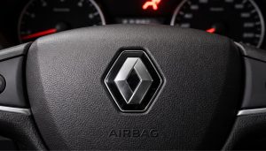 volant de voiture renault avec zoom sur le logo airbag