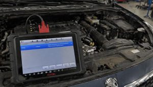 valise connecté à une peugeot avec le code P2562 affiché